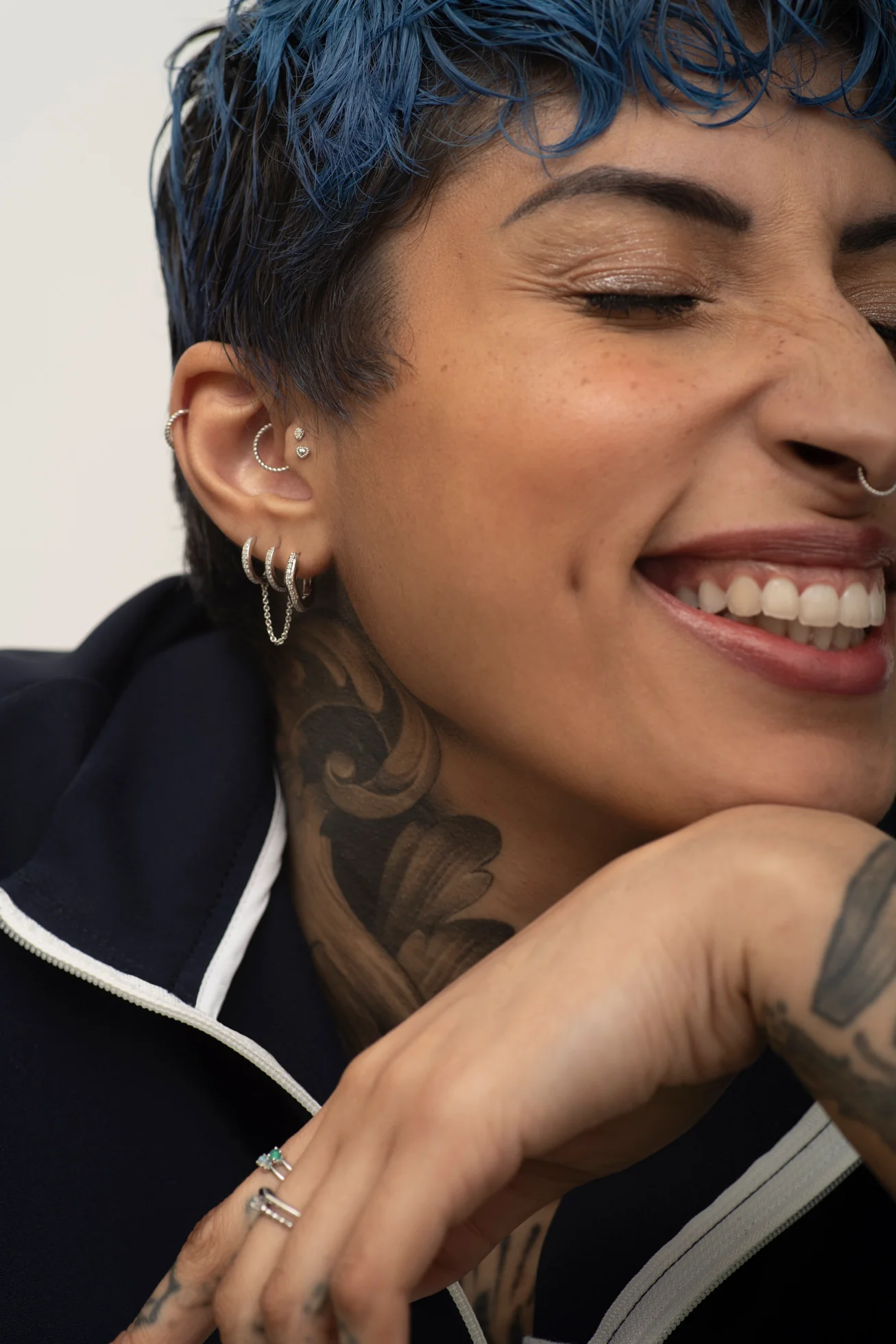 Twisted Hoop Earrings - Pavé - Image 7